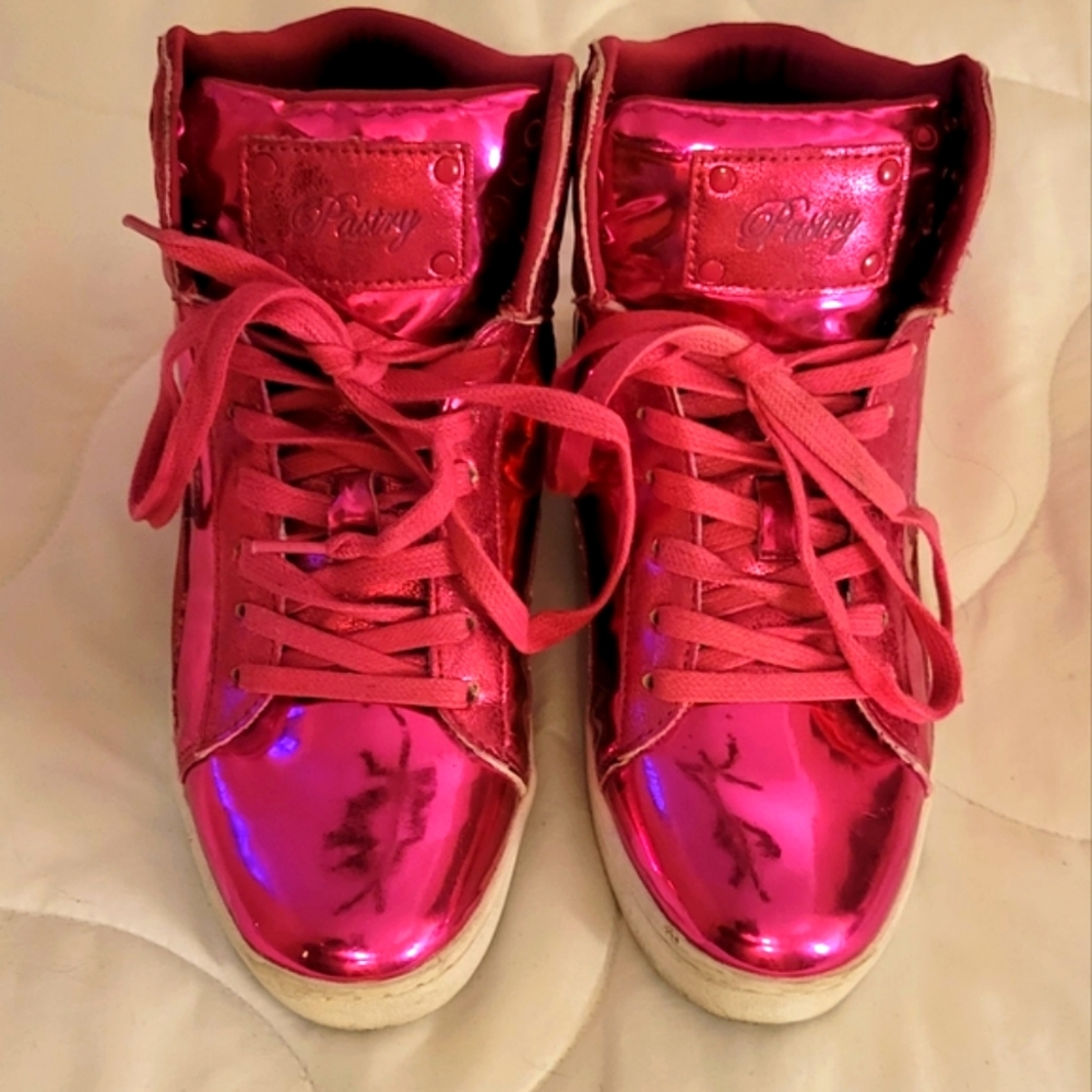 Size 9 Pastry Sneakers